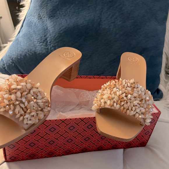 Sandals - Picture 1 of 3